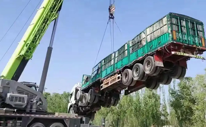 保康道路脱困救援案例